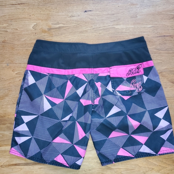 Billabong Shorts - Picture 10 of 12